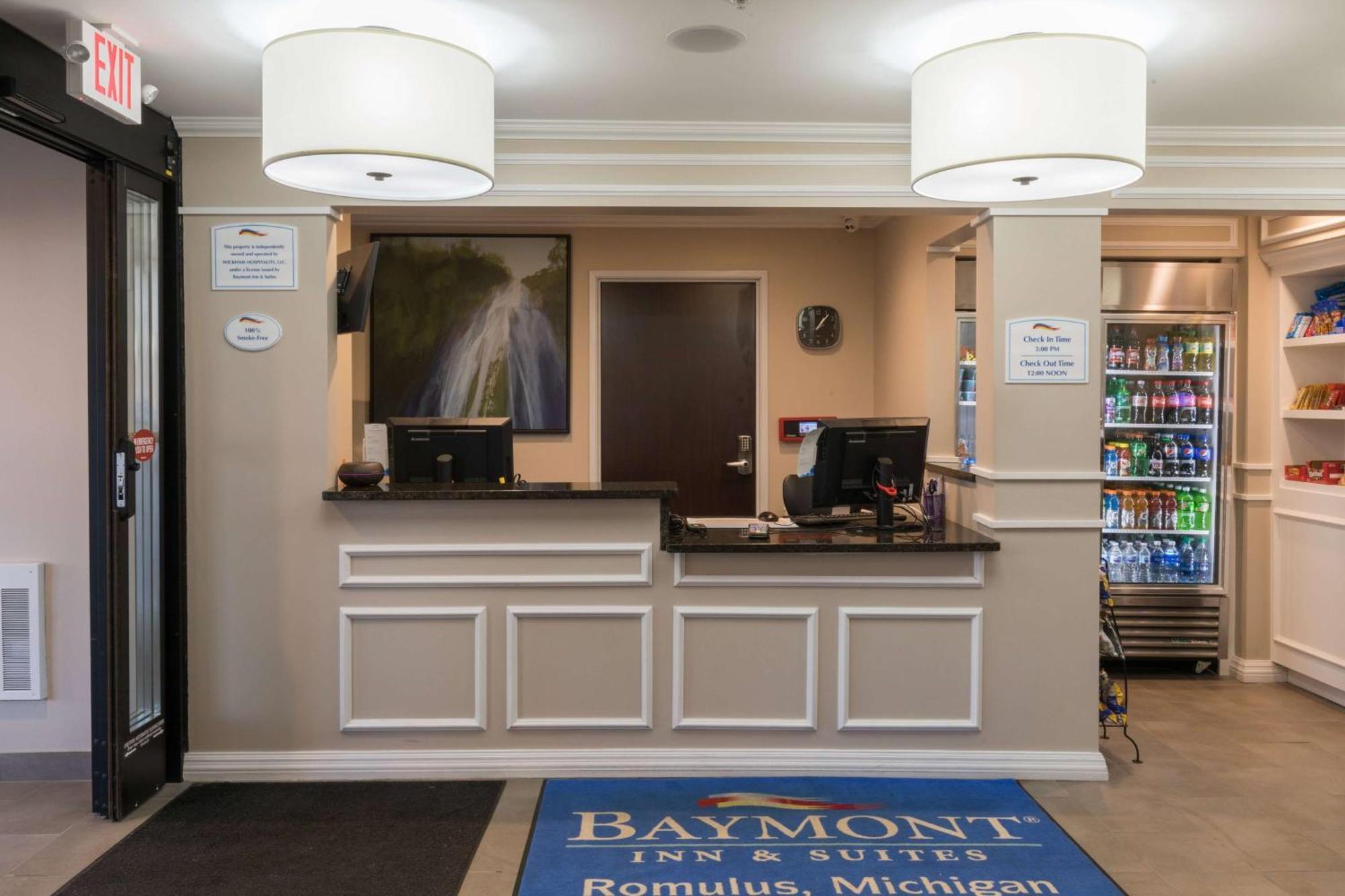 Baymont By Wyndham Detroit Airport/Romulus Hotel Екстериор снимка